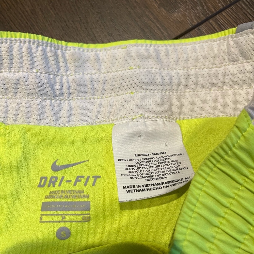 Nike dri fit running shorts - Picture 2 of 3